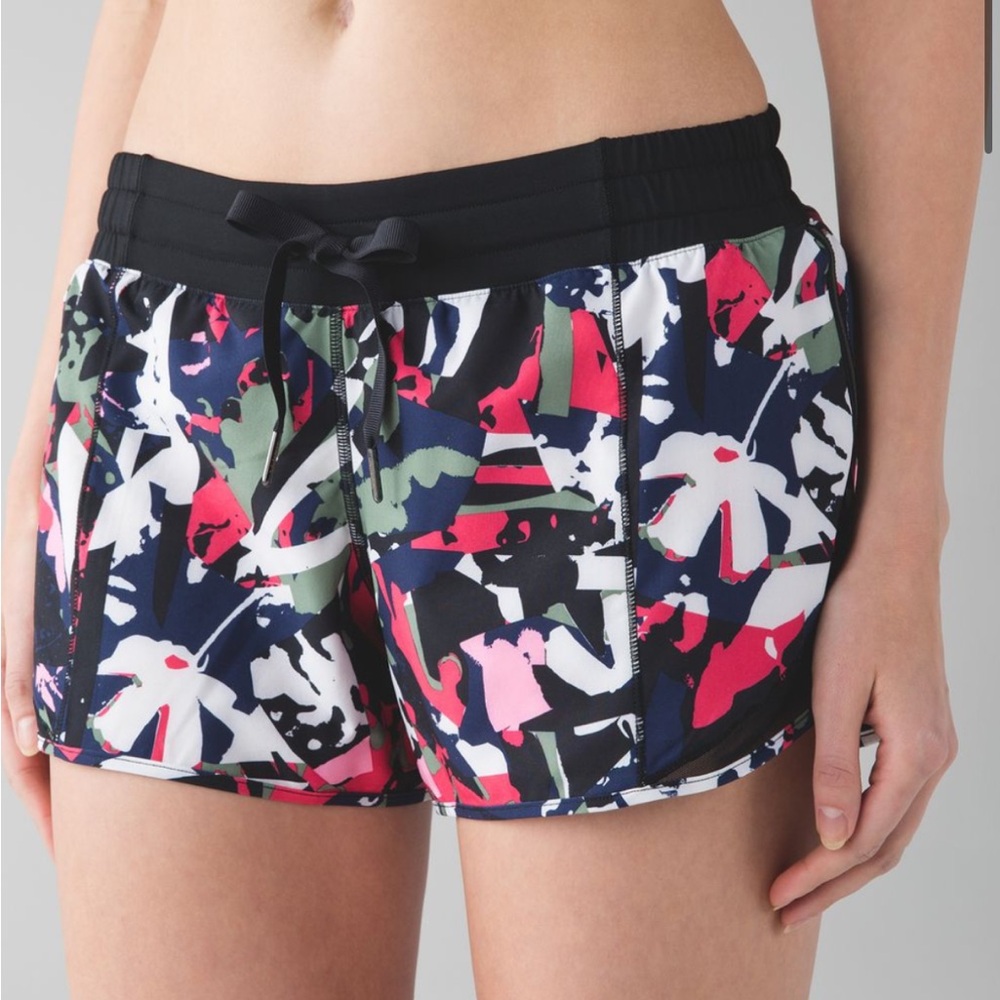 Lululemon Hotty Hot Short Pop Cut Boom Juice Multi/Black Size 8